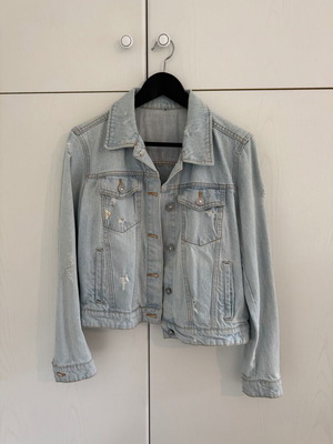 Stradivarius denim jacket like new, size Large, blue