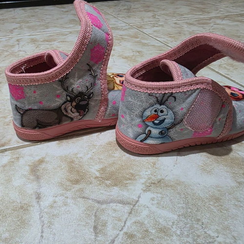 Frozen Anatomical Winter Slippers Size 23 Like New