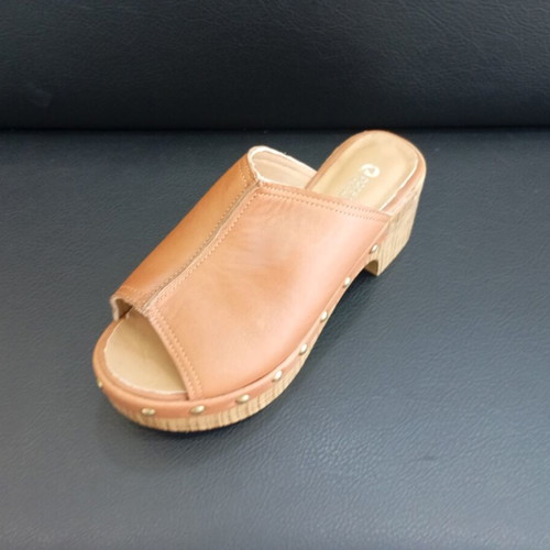 Leather platform sandals new, medium heel, soft leather sole, brown