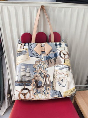 Axel shoulder bag like new, waterproof, colorful