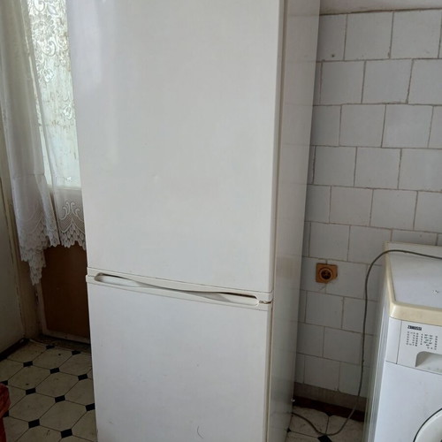 Refrigerator used