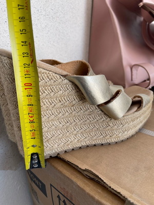 Wall Street platform sandals size 40 like new beige