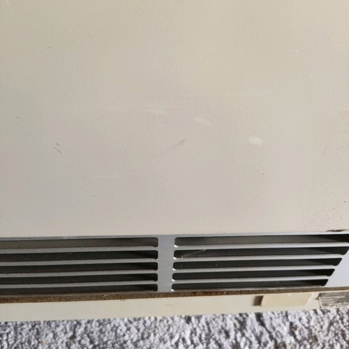Heating body like new, white and clean
