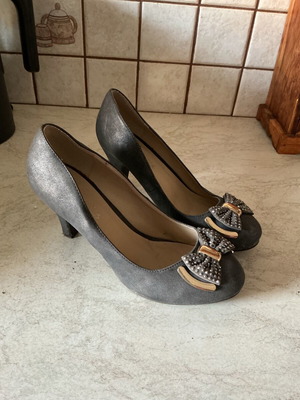 Gray pumps like new, size 40