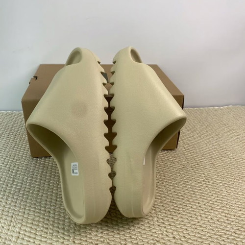 Adidas Yeezy Slides Bone like new