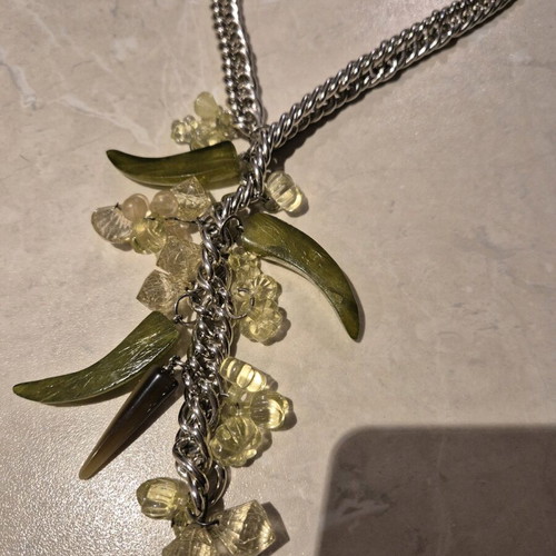 Chunky chain necklace like new, green and silver tones