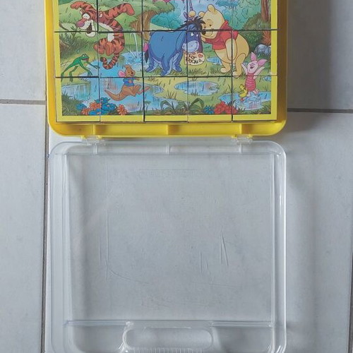 Winnie the Pooh cube puzzle like new, 20 cubes