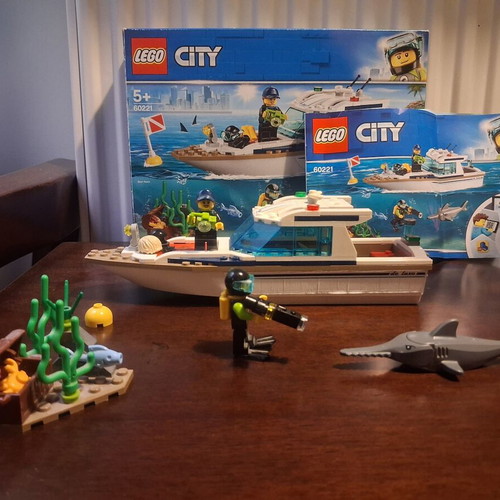 LEGO City 60221 police boat set