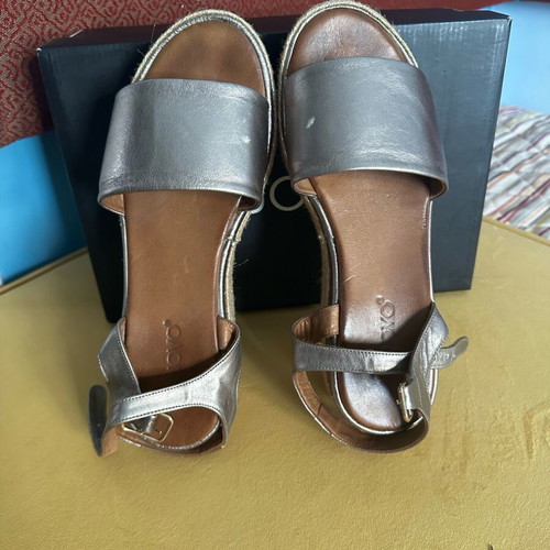 Inuovo women's platform sandals used, genuine leather, gold color, size 39