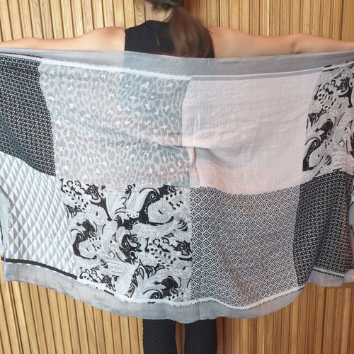 Scarf used, soft, white and gray