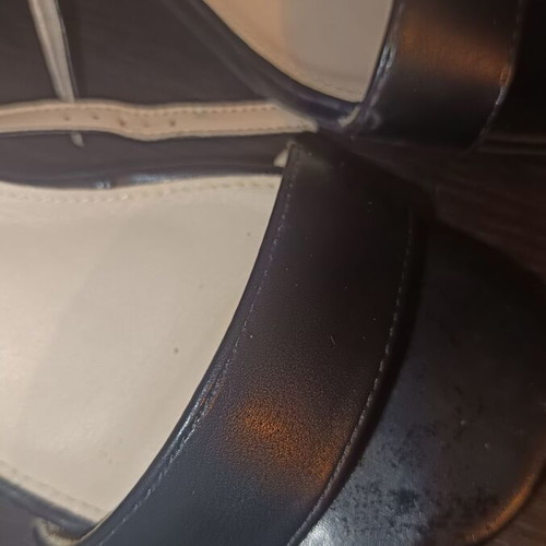 Black sandal like new with ankle strap and 6 cm heel