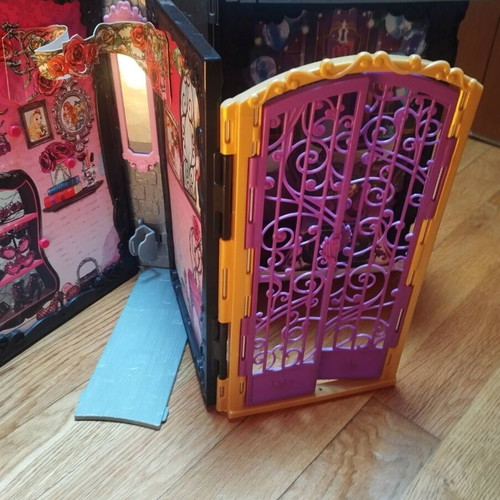 Ever After High Briar Beauty Thronecoming Book Playset