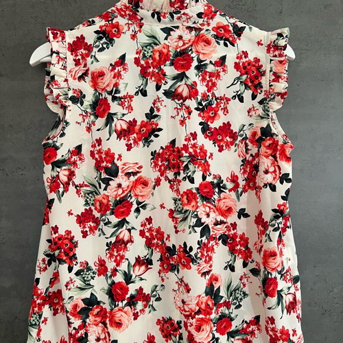 Paranoia floral women's blouse new, size small, white and red