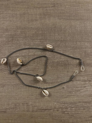 Glasses chain like new, silver with shells