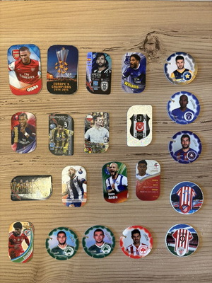 Football metal and plastic caps, pack of 21