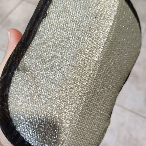Electrostatic pet hair removal glove