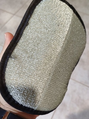 Electrostatic pet hair removal glove