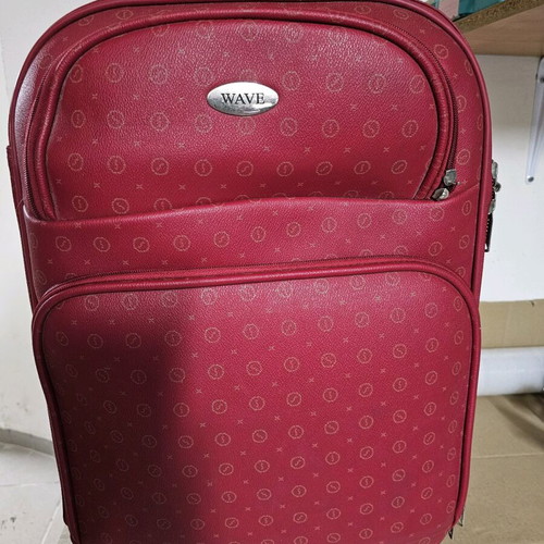Cabin suitcase like new, red