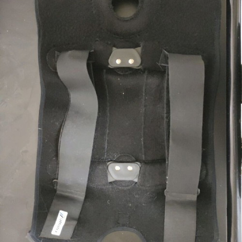 Kneecap brace used with articulated metal splints and adhesive closure