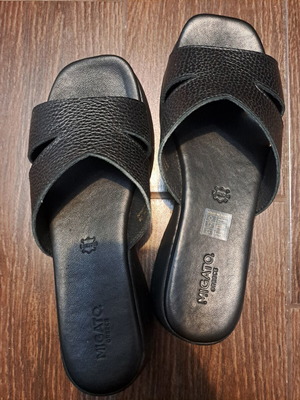 Migato leather platform sandals size 38 like new, black