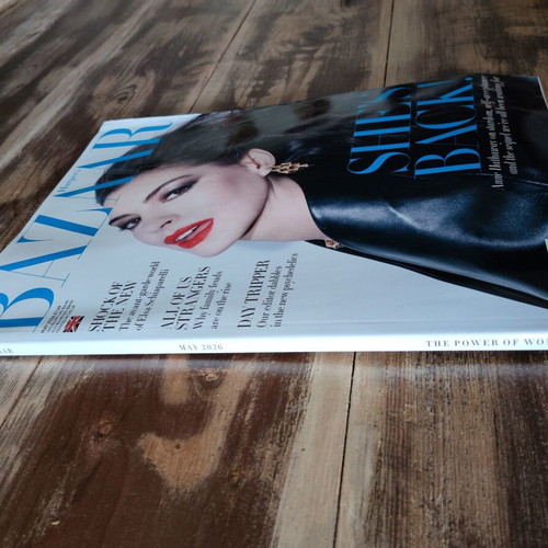 Harper's Bazaar UK Απρίλιος 2026 περιοδικό καινούργιο, με εξώφυλλο την Anne Hathaway