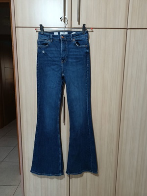 Bershka High-Waisted Flared Jeans Like New, Size S, Blue