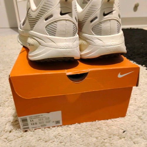 Nike Vomero 18 athletic shoes like new, size 45, white