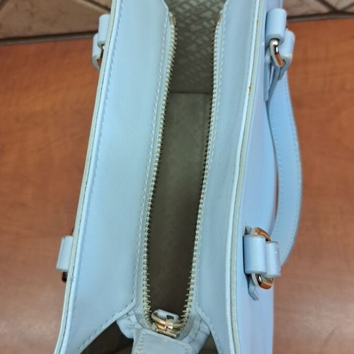 Tommy Hilfiger crossbody bag like new, light blue