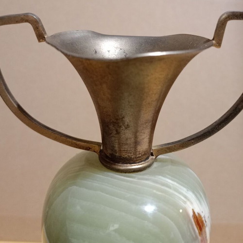 Decorative onyx with bronze used
