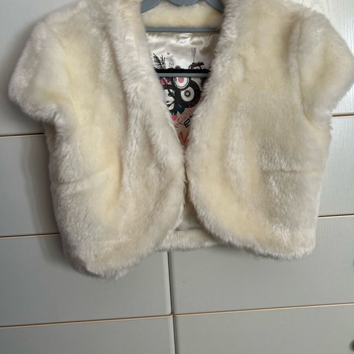 Women's cream fur jacket like new, size Medium