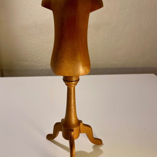 Wooden jewelry stand bust new