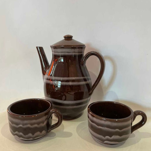 Vintage clay tea set with teapot and 2 cups used, brown