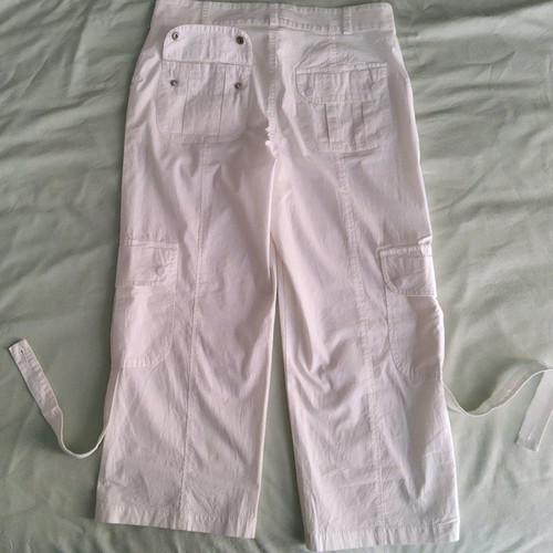 Sarah women's capri pants used, size 8 (S-M), white