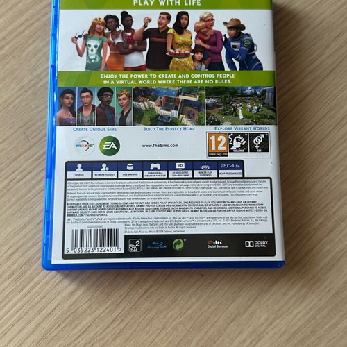 Sims 4 game like new compatible with PlayStation 4 & 5