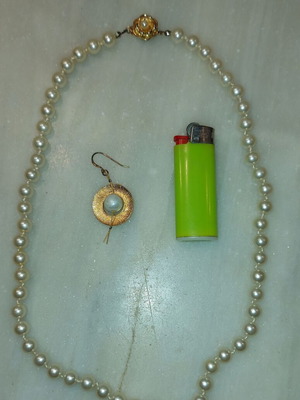 Pearl necklace like new with one earring gift