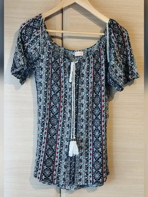 Elastic t-shirt like new, multicolored
