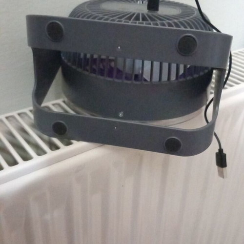 Rechargeable fan with USB, 3 speeds and light, like new
