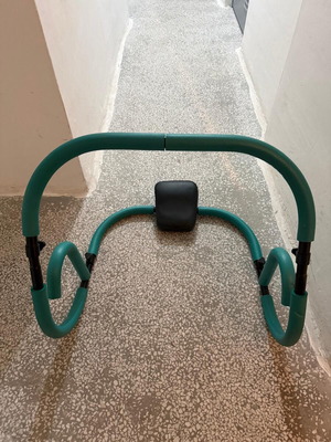 Abdominal Trainer like new with ergonomic design