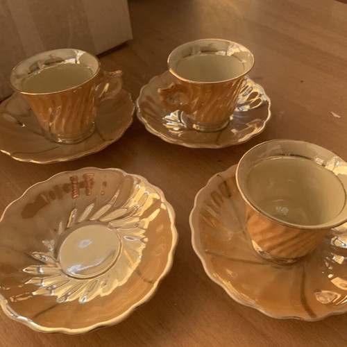 Vintage cup set used, 4 cups with saucers plus 2 extra cups