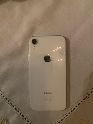 IPhone XR σαν καινούργιο, άσπρο, 64GB με 4 θήκες και κουτί