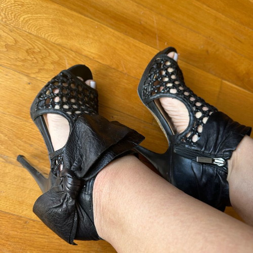 Leather unique ankle boot Boutique 9 no 38 with 11cm heel like new, black