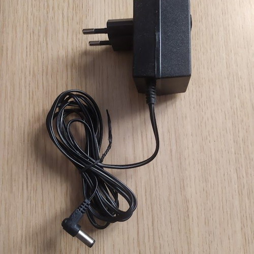 AC/DC adaptor 12V used, model 220/X-A09
