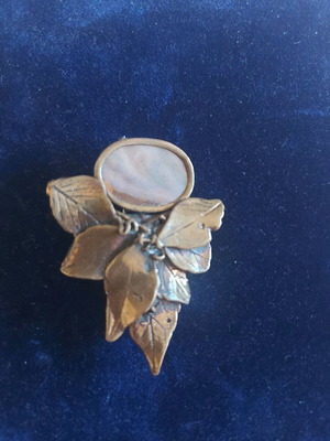 Vintage pin like new