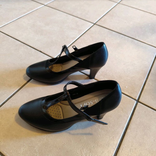 Women's high heel shoe new, size 37