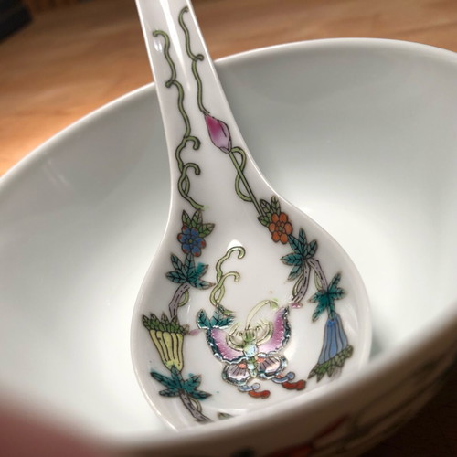 Vintage Chinese porcelain bowl and spoon like new