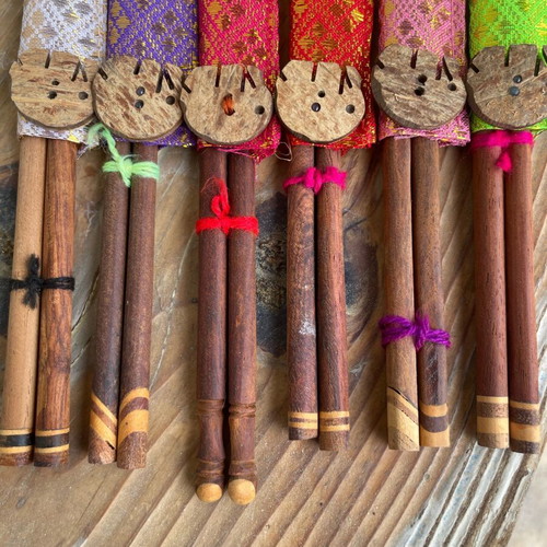 Set of 6 wooden chopsticks new with fabric cases
