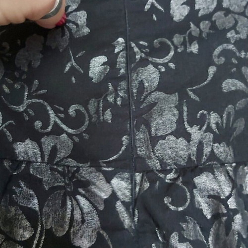 Units skirt silver floral print like new