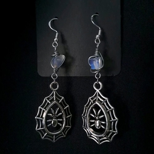 Spider & Moonstone earrings new, silver color