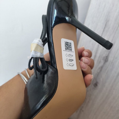 Black high heel shoes size 39