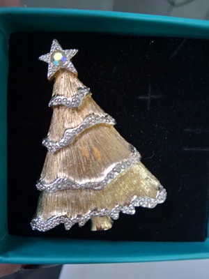 Christmas tree pin like new